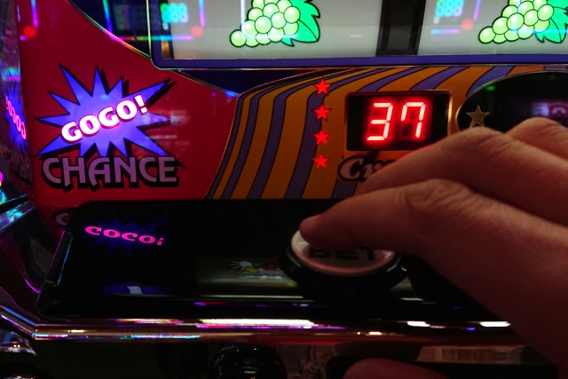 スロット専門のゲームセンターを開業するにはどうすればいい？費用を 