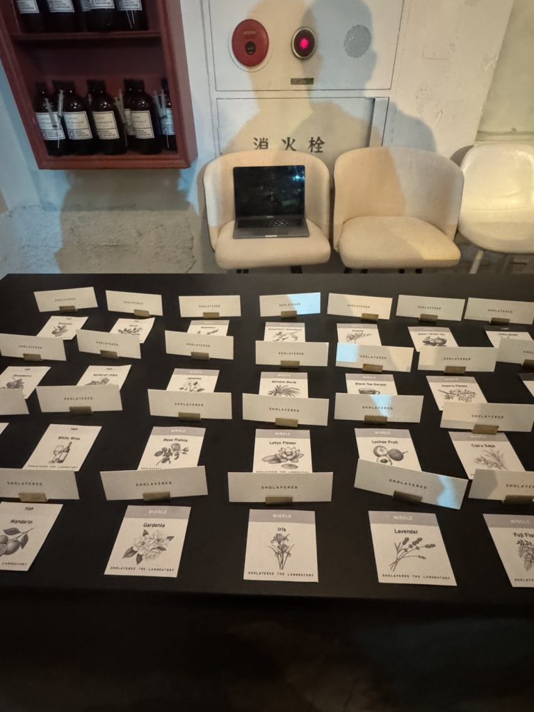 西麻布 バー 店内 香水ショップ併設 複合店舗（1階物販・2階バー）