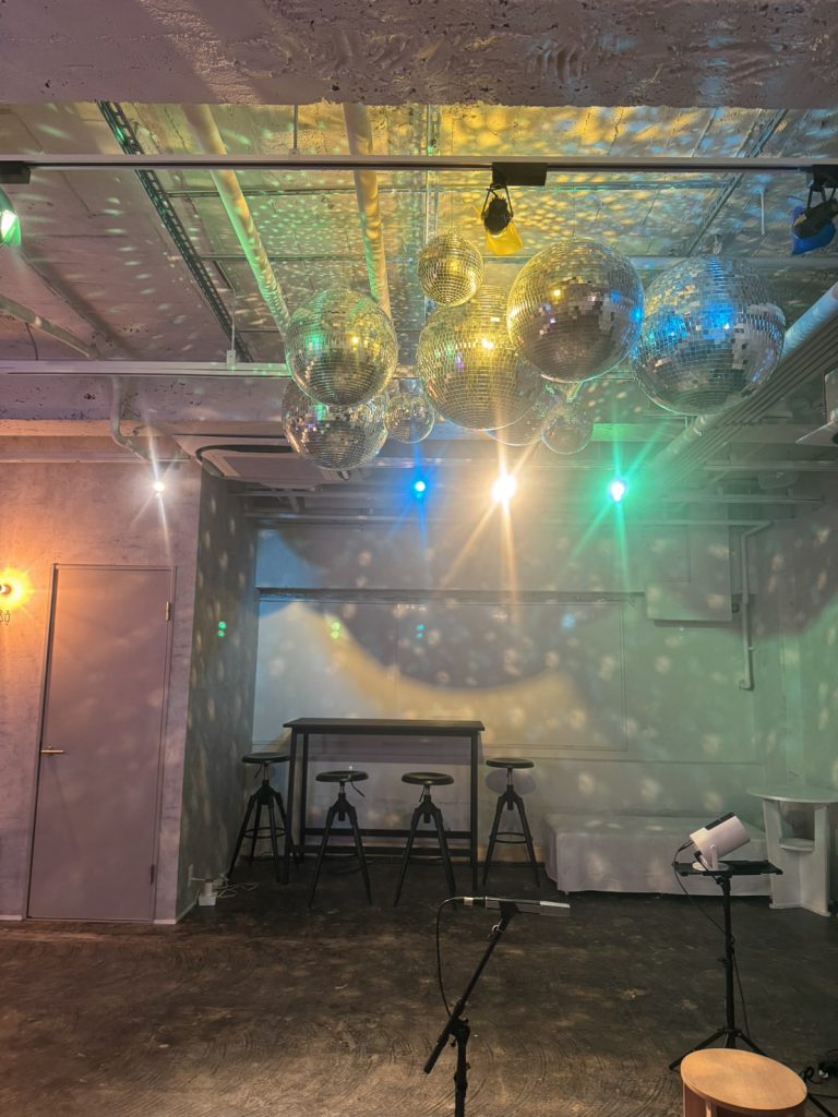 西麻布 1階香水ショップ 2階バー 内階段構造の店舗