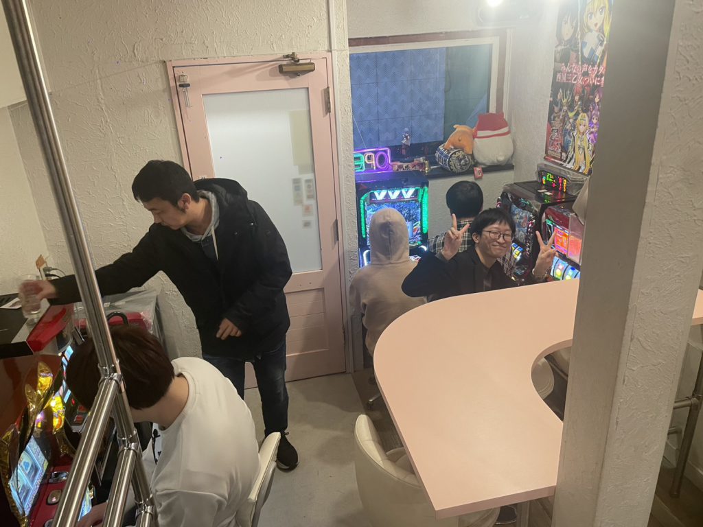 スロットバー　はぐるまの店内