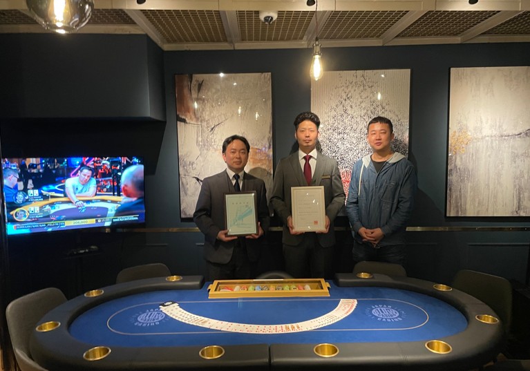 BLOW横浜馬車道のオーナー、スタッフの方と写真