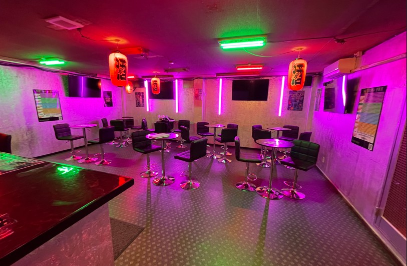 相席屋業態　mugen PARKの店内