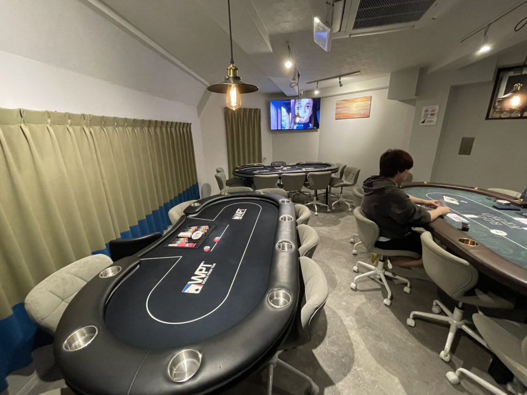 ポーカーバー　UNER DOG