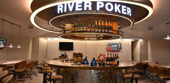 ダイヤモンド型の特殊空間が印象的｜麻布十番「River Poker」様の風俗営業許可事例