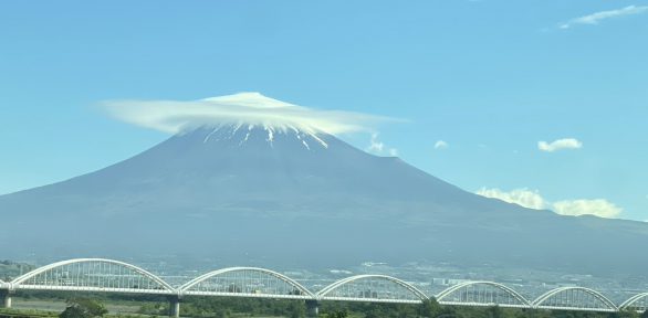 GW帰省中に見た「富士山の傘雲」と、地域によって違う飲食店営業許可証の話