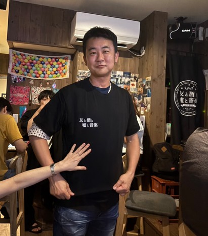 『友と酒と嘘と音楽』のオリジナルTシャツ