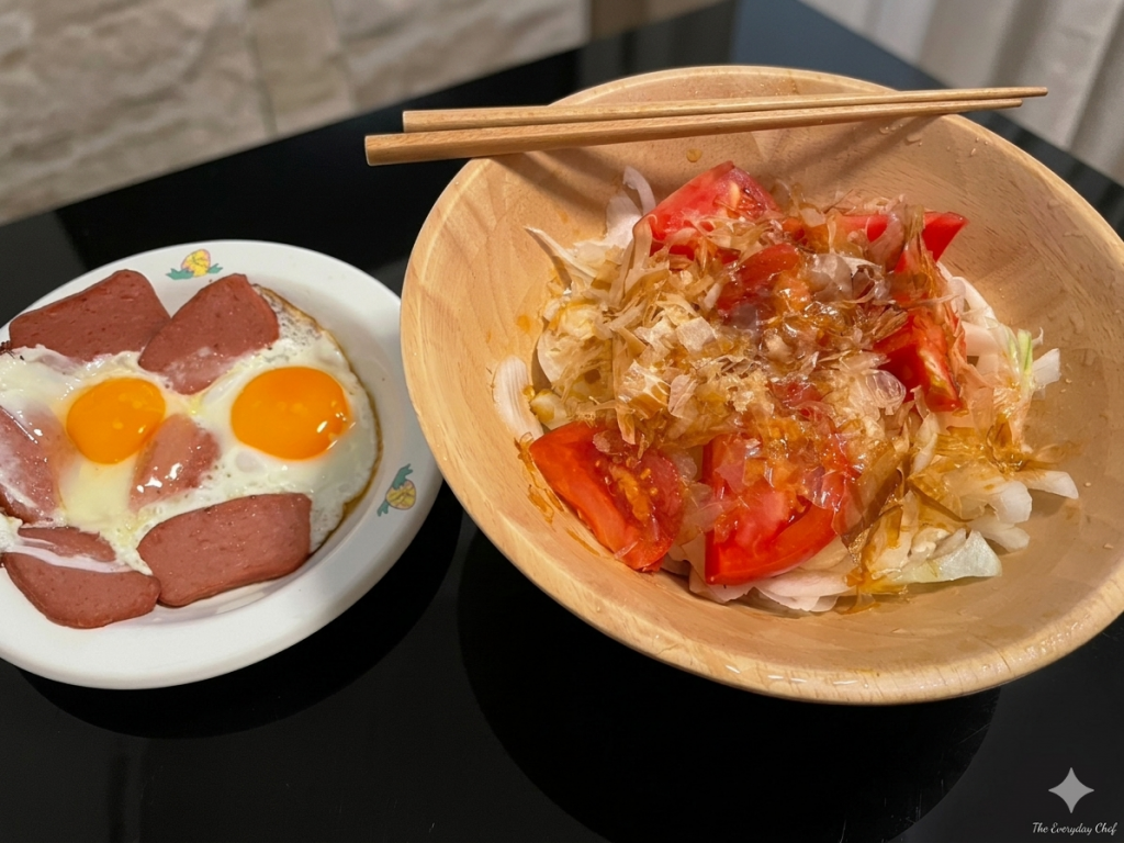 移転許可のお礼にいただいた新玉ねぎ。スタッフみんなでオニオンスライスにしていただきました