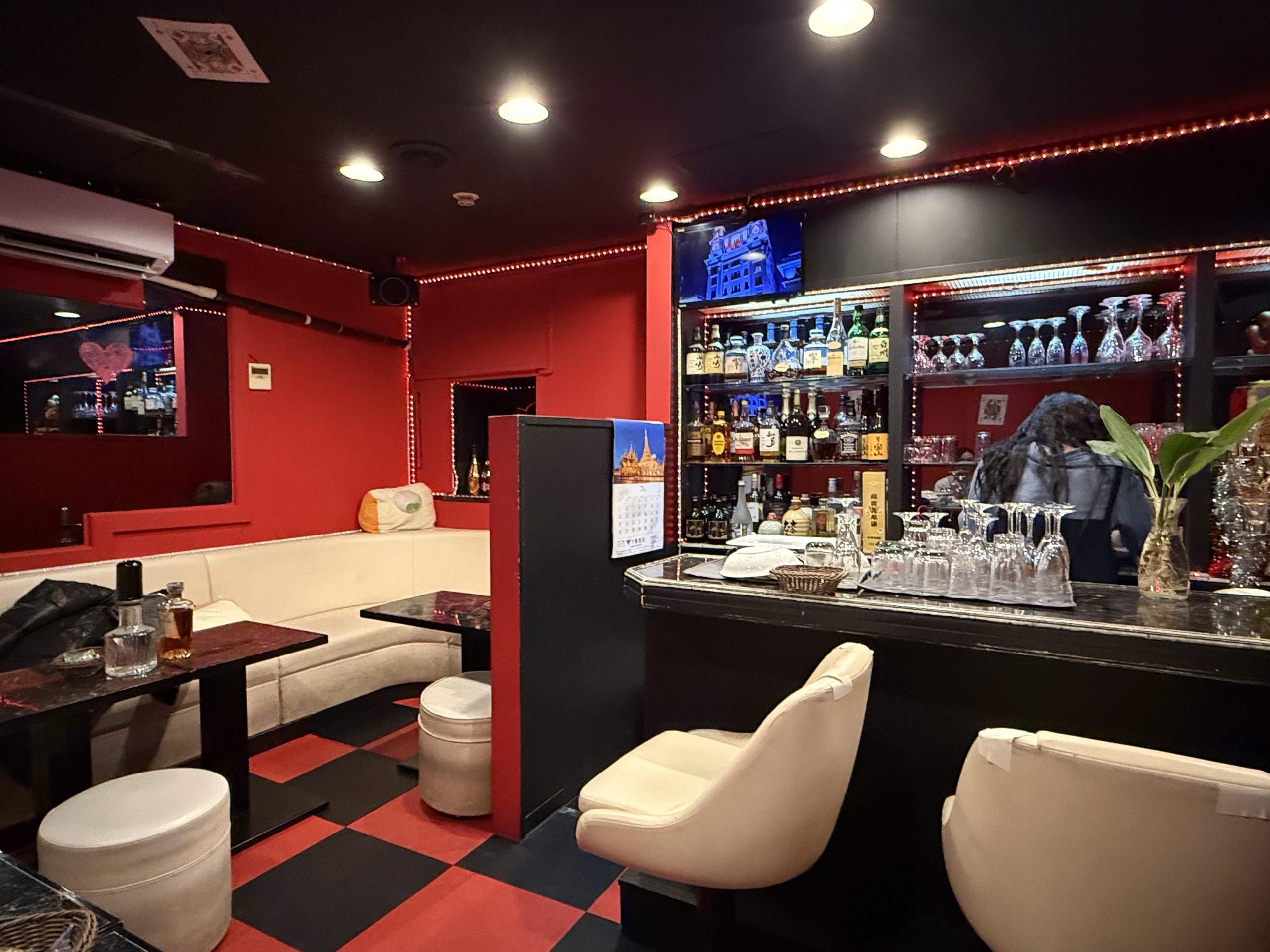 赤羽のバー「CATTLEYA」の営業者変更をサポート｜飲食店営業許可の承継・更新と深夜営業届出